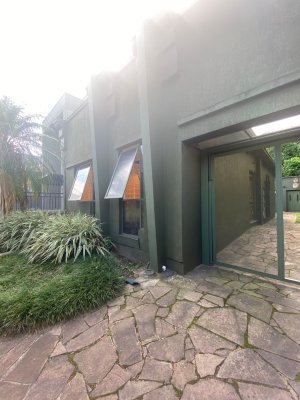 Casa comercial com 250m² no bairro Menino Deus em Porto Alegre para Alugar