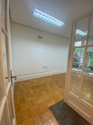 Casa comercial com 250m² no bairro Menino Deus em Porto Alegre para Alugar