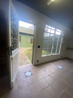 Casa comercial com 250m² no bairro Menino Deus em Porto Alegre para Alugar