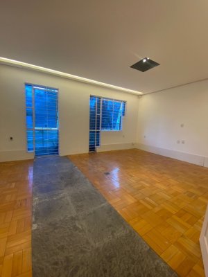 Casa comercial com 250m² no bairro Menino Deus em Porto Alegre para Alugar