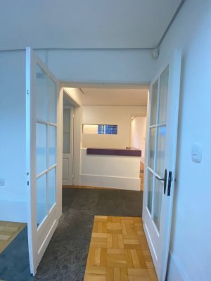 Casa comercial com 250m² no bairro Menino Deus em Porto Alegre para Alugar