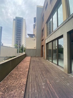 Prédio Comercial com 800m² no bairro Petrópolis em Porto Alegre para Alugar