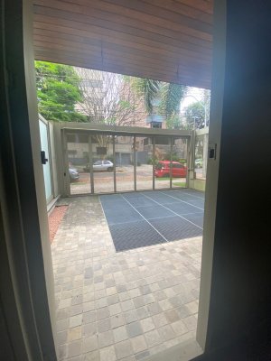 Prédio Comercial com 800m² no bairro Petrópolis em Porto Alegre para Alugar