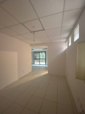 Prédio Comercial com 800m² no bairro Petrópolis em Porto Alegre para Alugar