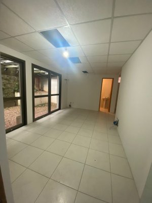 Prédio Comercial com 800m² no bairro Petrópolis em Porto Alegre para Alugar