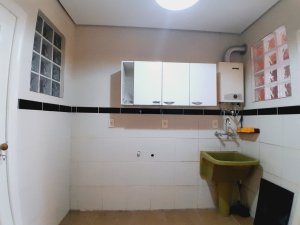 Casa com 230m², 4 dormitórios no bairro Floresta em Porto Alegre para Alugar