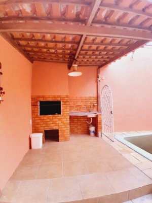 Casa com 230m², 4 dormitórios no bairro Floresta em Porto Alegre para Alugar