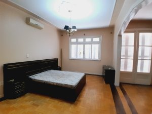 Casa com 230m², 4 dormitórios no bairro Floresta em Porto Alegre para Alugar