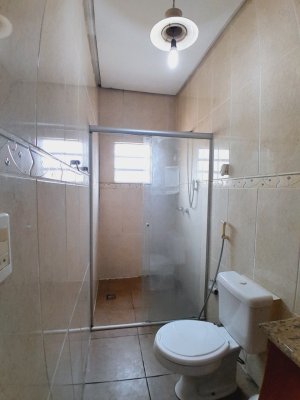 Casa com 230m², 4 dormitórios no bairro Floresta em Porto Alegre para Alugar