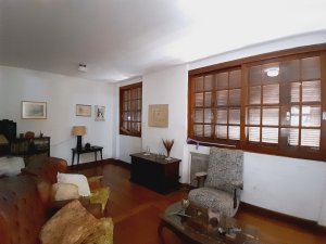 Casa com 160m², 3 dormitórios no bairro Moinhos de Vento em Porto Alegre para Alugar