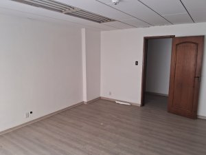 Salas/Conjuntos com 42m² no bairro Centro Histórico em Porto Alegre para Alugar