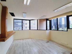 Salas/Conjuntos com 93m² no bairro Petrópolis em Porto Alegre para Alugar