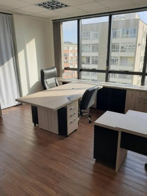 Salas/Conjuntos com 29m² no bairro Moinhos de Vento em Porto Alegre para Alugar