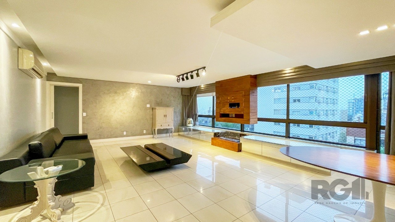 Apartamento com 168m², 3 dormitórios, 1 suíte no bairro Petrópolis em Porto Alegre para Comprar