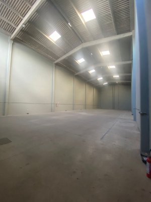 Depósito/Pavilhão com 750m² no bairro Sarandi em Porto Alegre para Alugar
