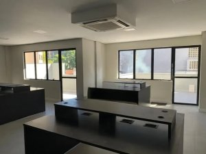 Prédio Comercial com 600m² no bairro Rio Branco em Porto Alegre para Alugar