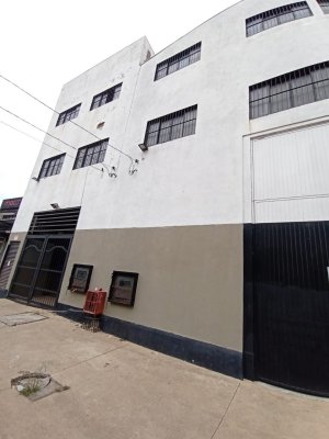 Depósito/Pavilhão com 3500m² no bairro Floresta em Porto Alegre para Alugar