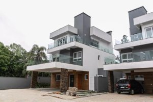 Casa Condominio com 300m², 4 dormitórios no bairro Pedra Redonda em Porto Alegre para Alugar
