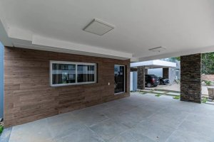 Casa em Condomínio com 300m², 4 dormitórios no bairro Pedra Redonda em Porto Alegre para Alugar