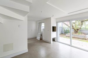 Casa em Condomínio com 300m², 4 dormitórios no bairro Pedra Redonda em Porto Alegre para Alugar