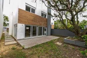 Casa em Condomínio com 300m², 4 dormitórios no bairro Pedra Redonda em Porto Alegre para Alugar
