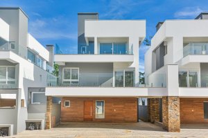 Casa Condominio com 300m², 4 dormitórios no bairro Pedra Redonda em Porto Alegre para Alugar