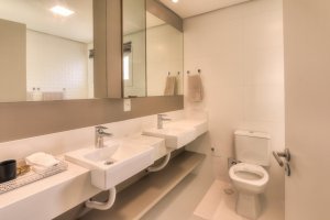 Casa em Condomínio com 187m², 3 dormitórios no bairro Vila Assunção em Porto Alegre para Alugar