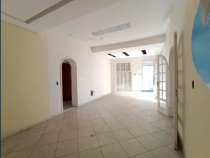 Casa comercial com 200m² no bairro Cavalhada em Porto Alegre para Alugar