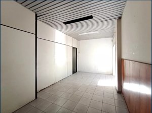 Casa comercial com 200m² no bairro Cavalhada em Porto Alegre para Alugar