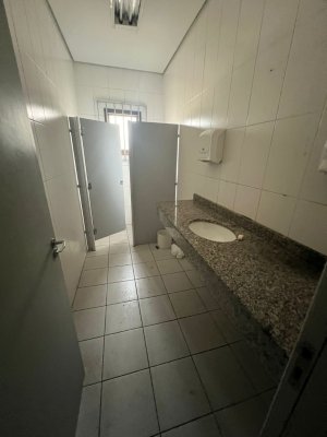 Loja com 330m² no bairro São Sebastião em Porto Alegre para Alugar