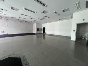 Loja com 330m² no bairro São Sebastião em Porto Alegre para Alugar