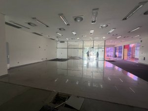 Loja com 330m² no bairro São Sebastião em Porto Alegre para Alugar