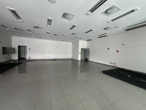 Loja com 330m² no bairro São Sebastião em Porto Alegre para Alugar