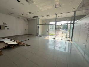 Loja com 330m² no bairro São Sebastião em Porto Alegre para Alugar