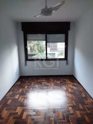 Apartamento com 72m², 2 dormitórios no bairro Teresópolis em Porto Alegre para Comprar