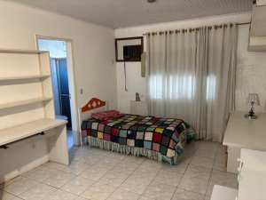 Casa com 360m², 5 dormitórios no bairro Chácara das Pedras em Porto Alegre para Alugar