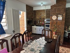 Casa com 360m², 5 dormitórios no bairro Chácara das Pedras em Porto Alegre para Alugar