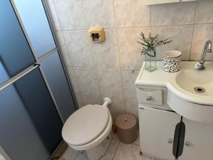 Casa com 360m², 5 dormitórios no bairro Chácara das Pedras em Porto Alegre para Alugar