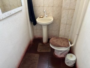 Casa com 360m², 5 dormitórios no bairro Chácara das Pedras em Porto Alegre para Alugar