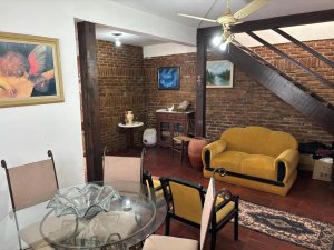 Casa com 360m², 5 dormitórios no bairro Chácara das Pedras em Porto Alegre para Alugar