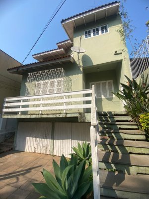 Casa com 360m², 5 dormitórios no bairro Chácara das Pedras em Porto Alegre para Alugar