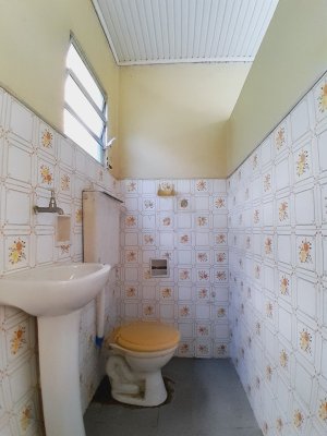 Casa com 254m², 4 dormitórios no bairro Petrópolis em Porto Alegre para Alugar