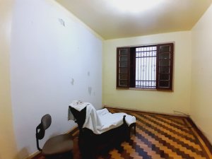 Casa com 254m², 4 dormitórios no bairro Petrópolis em Porto Alegre para Alugar