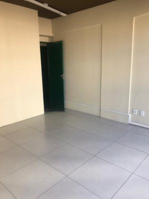 Salas/Conjuntos com 40m² no bairro Centro Histórico em Porto Alegre para Alugar