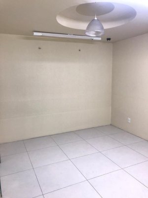 Salas/Conjuntos com 40m² no bairro Centro Histórico em Porto Alegre para Alugar