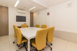 Salas/Conjuntos com 28m² no bairro Menino Deus em Porto Alegre para Alugar