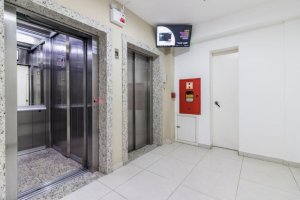 Salas/Conjuntos com 28m² no bairro Menino Deus em Porto Alegre para Alugar