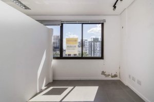 Salas/Conjuntos com 28m² no bairro Menino Deus em Porto Alegre para Alugar