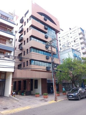 Salas/Conjuntos com 42m² no bairro Menino Deus em Porto Alegre para Alugar