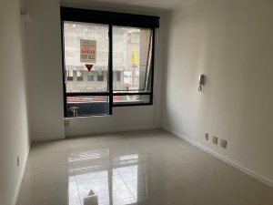 Salas/Conjuntos com 34m² no bairro Floresta em Porto Alegre para Alugar